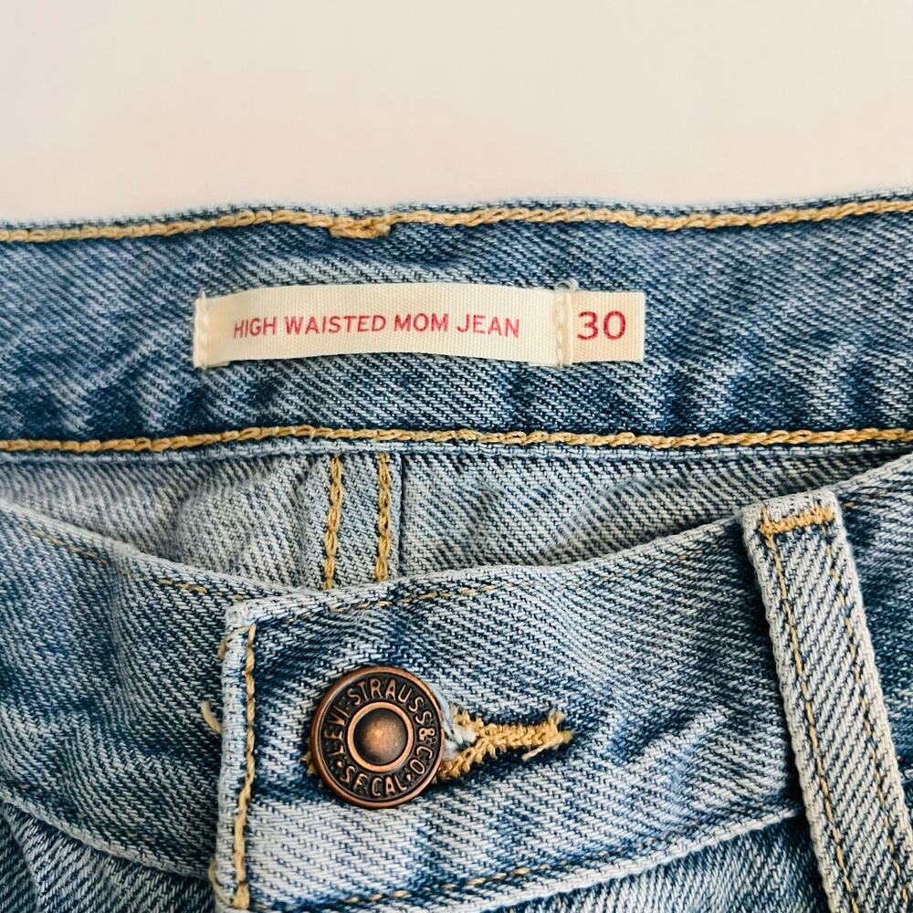 Levi’s High Waisted Distressed Mom Jeans Size 30 - Picture 5 of 9